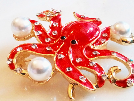 ENAMELED OCTOPUS BROOCH/PENDANT!Red Enameled,Clear Crystals,White Fantasy Pearls
