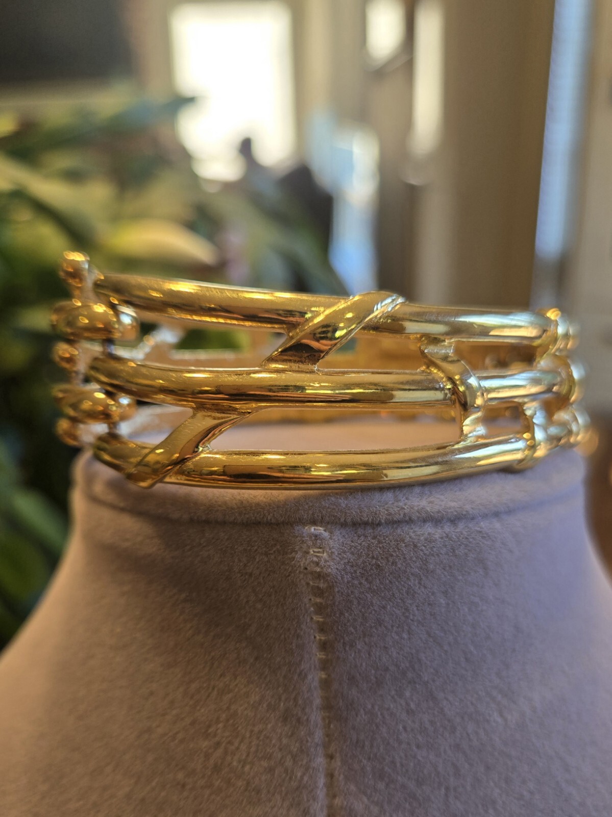 Signed Vintage MONET Hindged Polished Gold Tone Bracelet