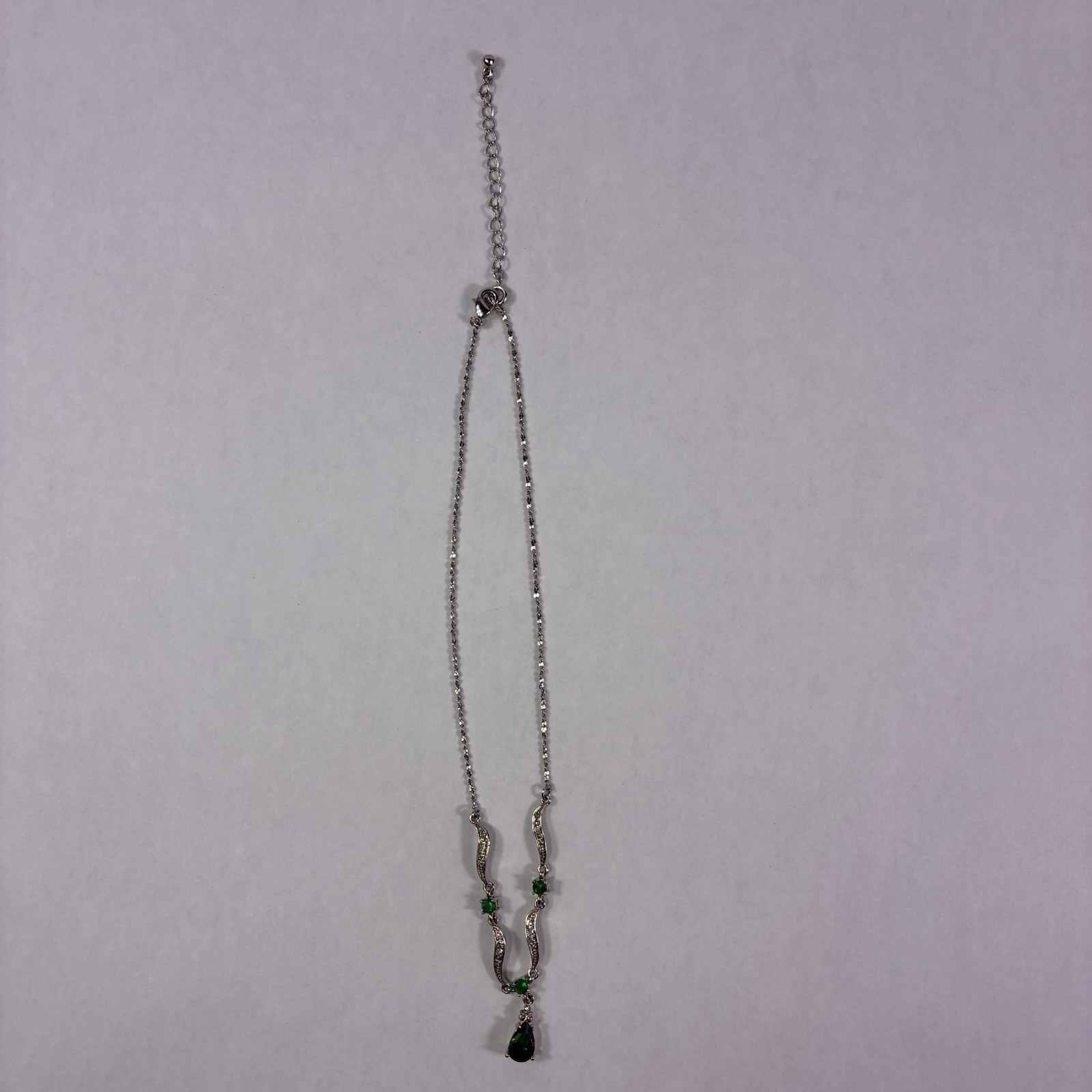 Avon 2006 May Birthstone Gift Set Faux Emerald Stone Necklace & Earrings