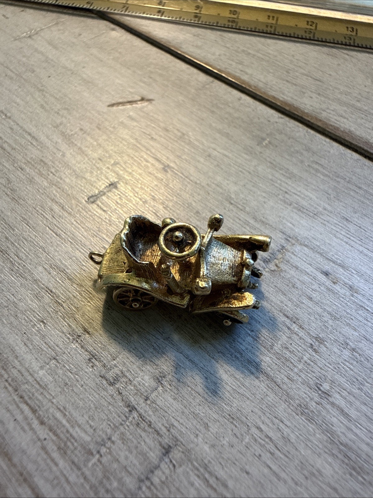 Vintage Charm 3D Car 9 Karat Gold 5.4 Grams Moving Wheels Detailed