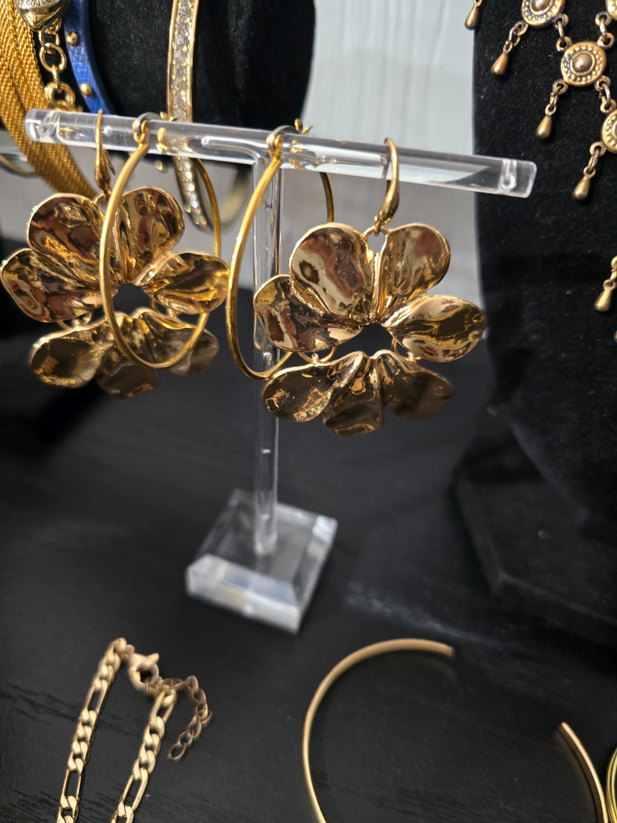 Elegant vintage /now jewelry lot some signed