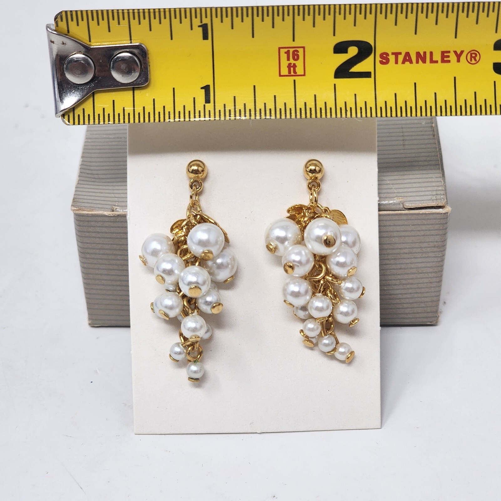 Vintage 1991 Avon Frosted Grapes Cream Faux Pearl Dangles Pierced Earrings