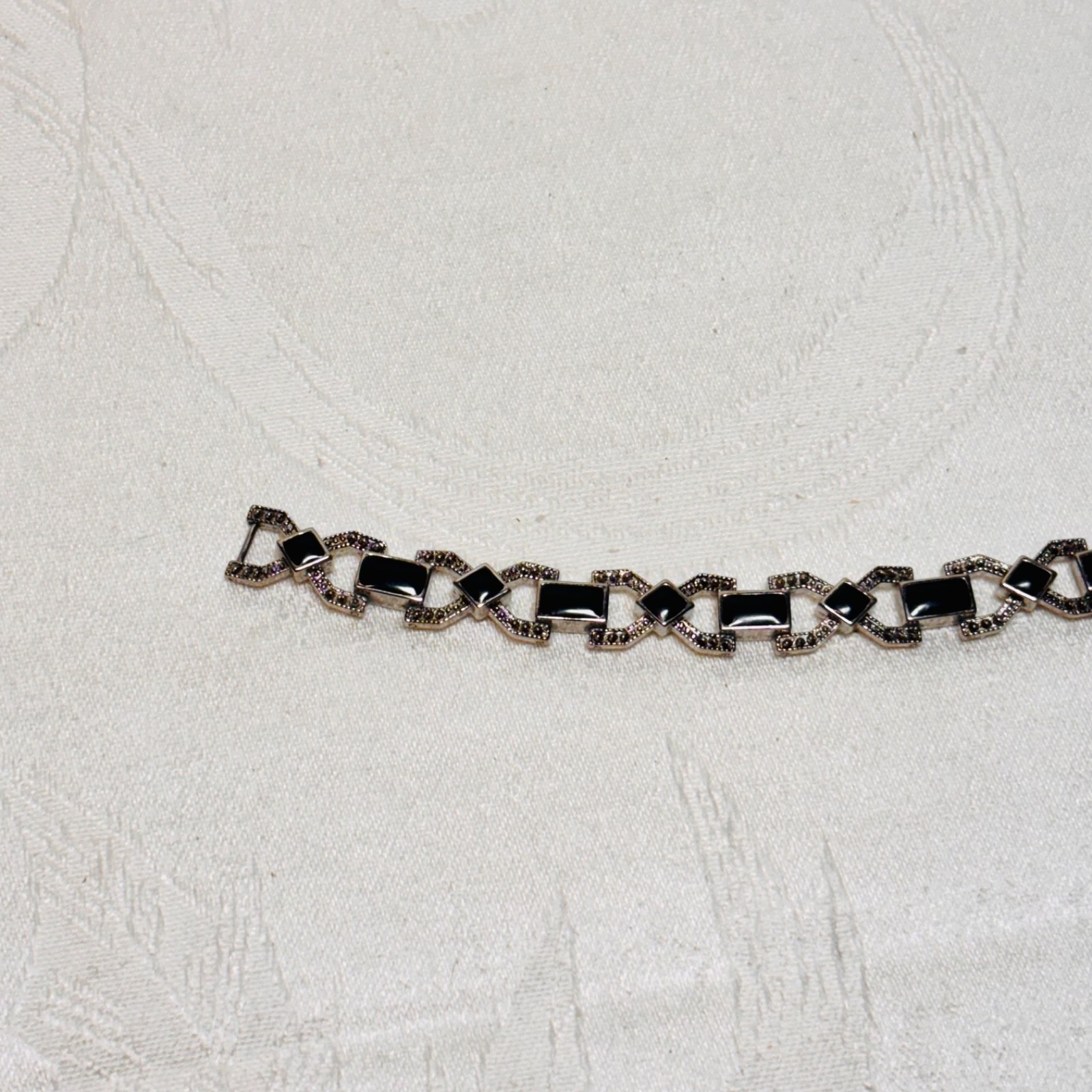 BRACELET black enamel faux gem silvertone metal fold over clasp vintage 6 3/4″ c