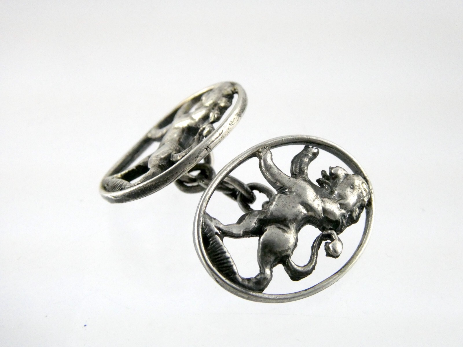 Vintage SINGLE Unmarked Sterling Silver Lion Rampant Cufflink 3.3g 5/8 In Front