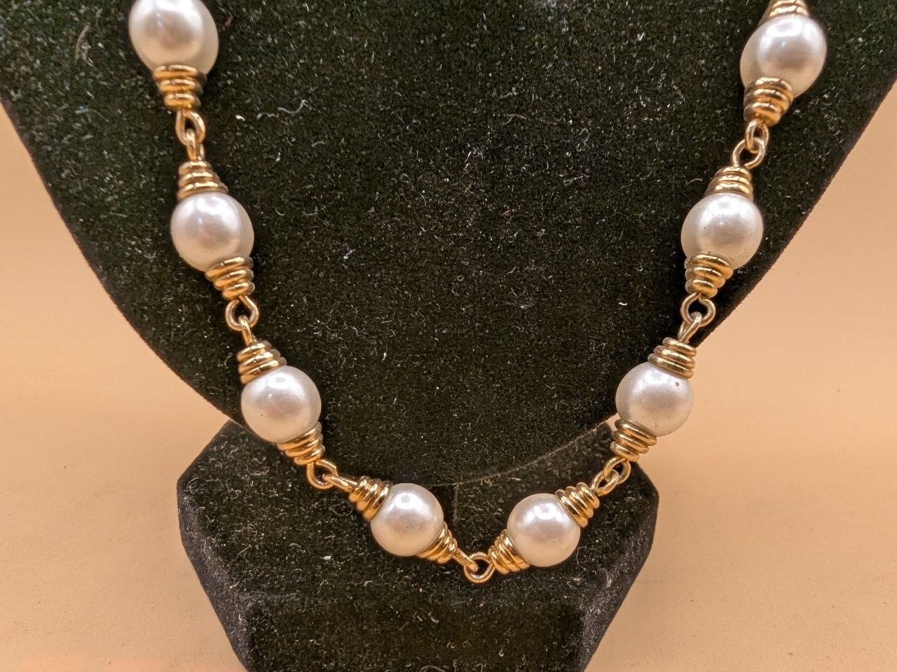 Vintage Faux Pearl Necklace Gold Tone Wire Wrapped Link 24 Inch – SR18