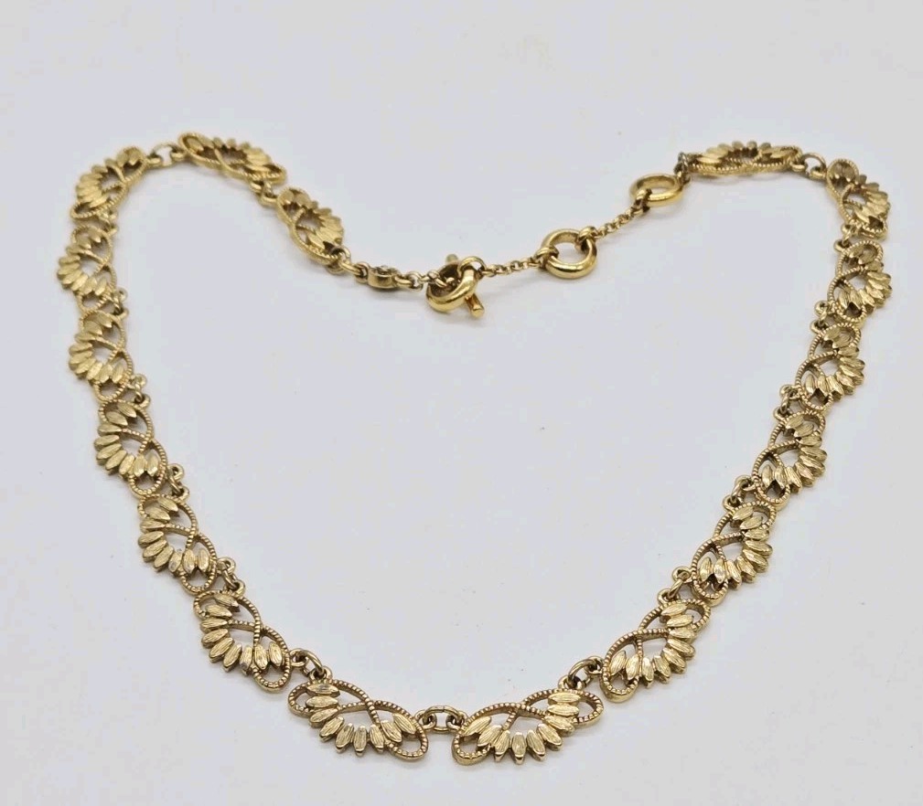 Monet Necklace Filigree Lacy Chain Gold Tone Vintage Toggle Vintage 80’s 17.5 in