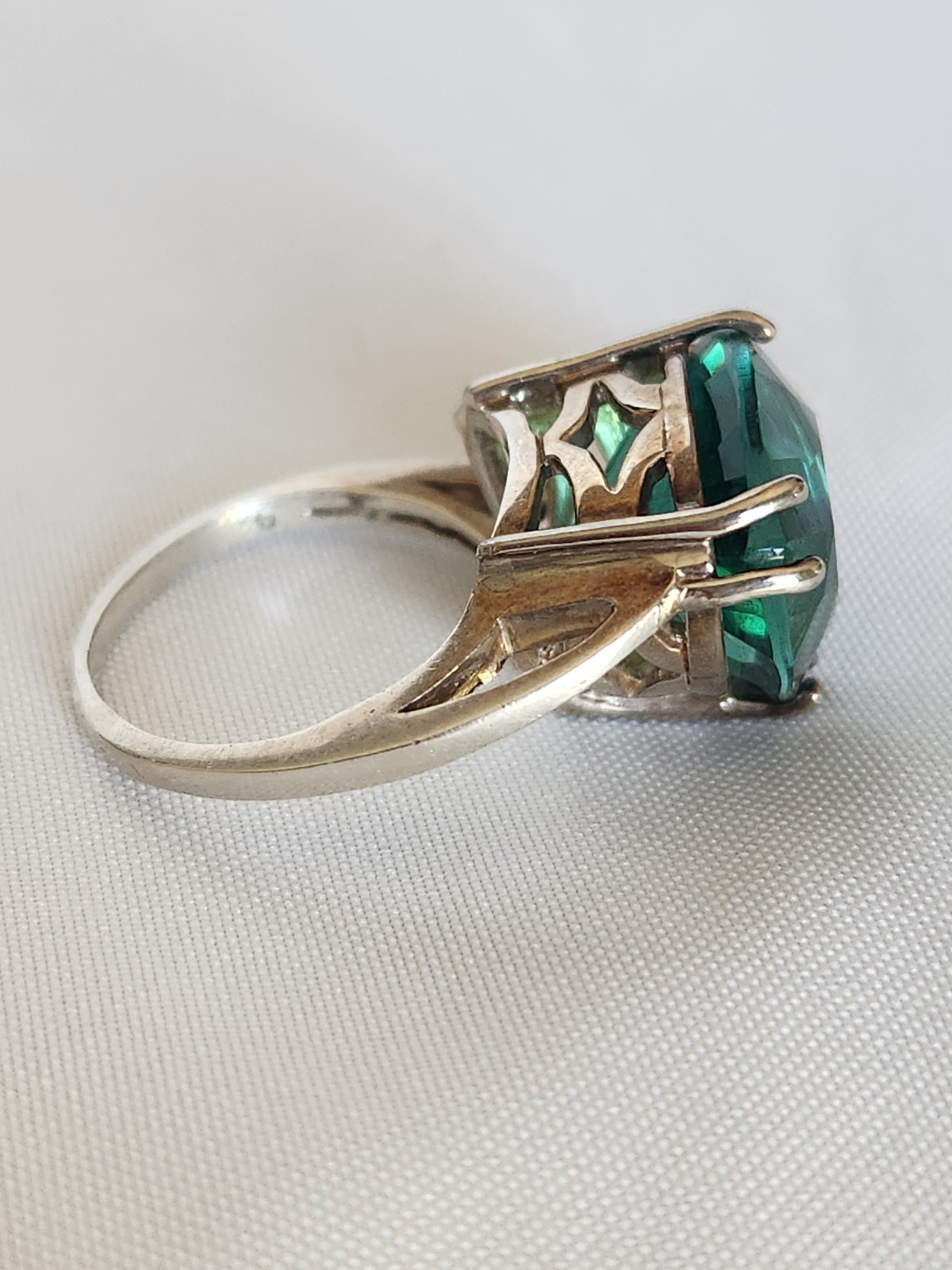 VINTAGE Sterling Silver 925 Trillion Cut Green EMERALD – SIZE 6
