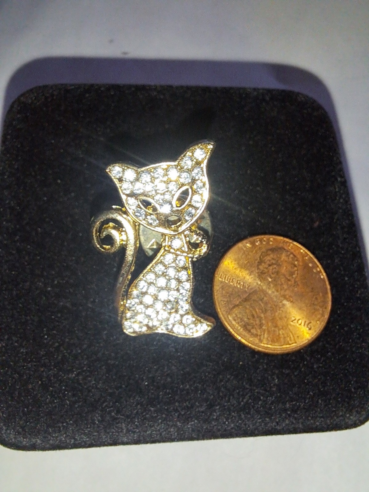 Real Collectibles by Adrienne Kitten Brooch White Sparkly Rhinestones
