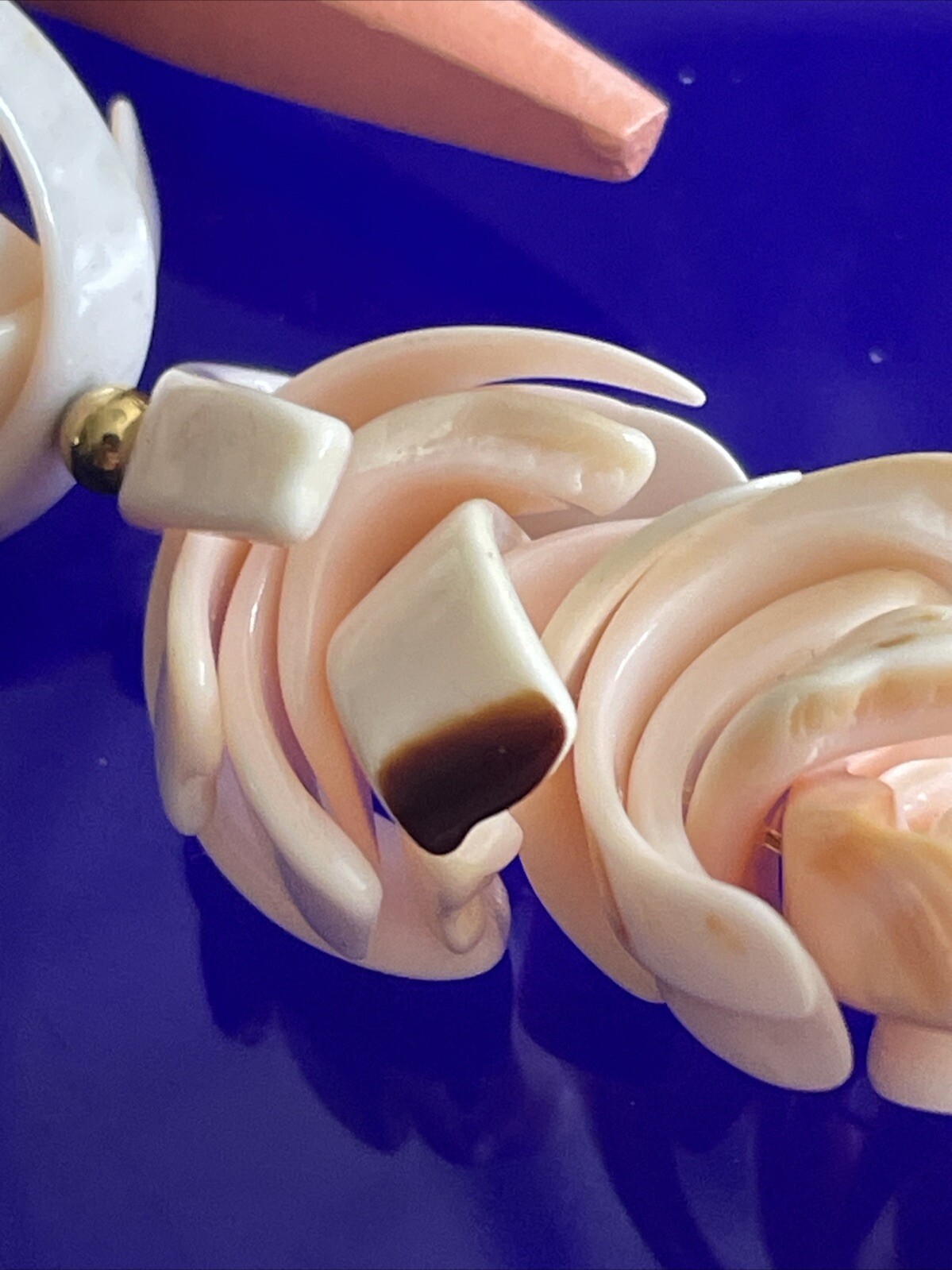 Vintage Peach & White Natural Sea Shell & Fun Parrot Beach Wear 23″ Necklace Z29