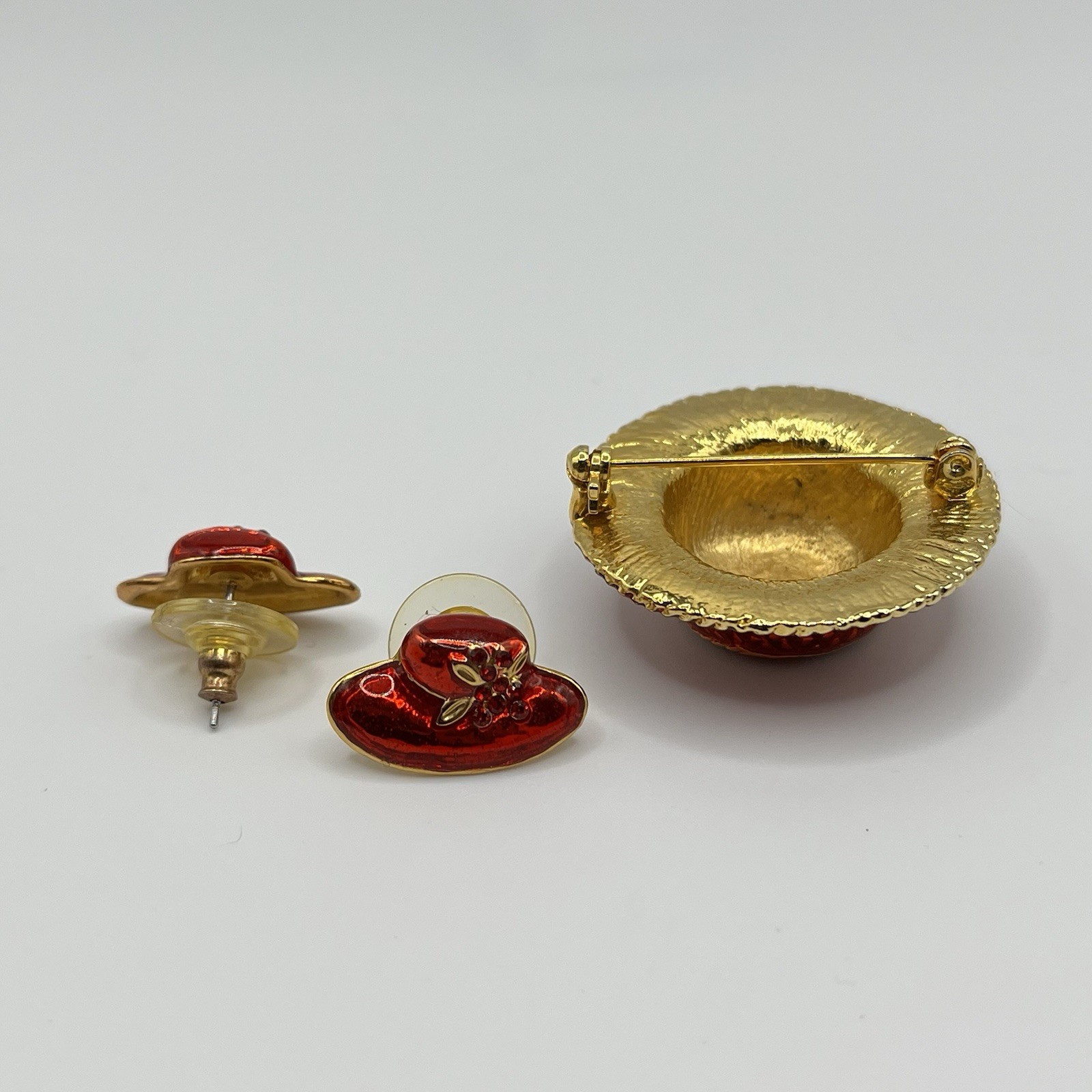 Red Hat Brooch and Earrings Set in Gold Tone Red Enamel and Rhinestones Vintage