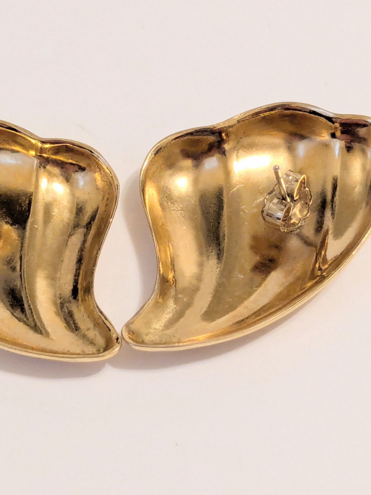 Vintage AVON Gold Tone Textured Wave Shaped Stud Drop Earrings 1 3/4″.