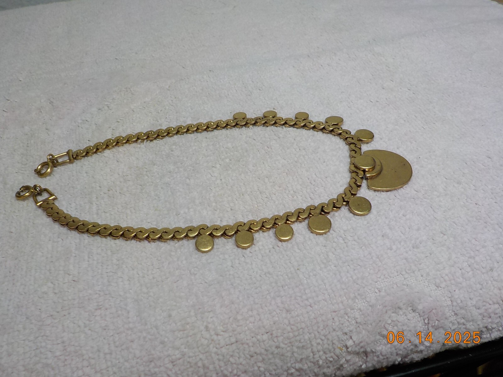 GOLDTONE FLAT S LINK CHAIN CHOKER W/LAYERED COIN DISK PENDANT & COIN ACCENTS