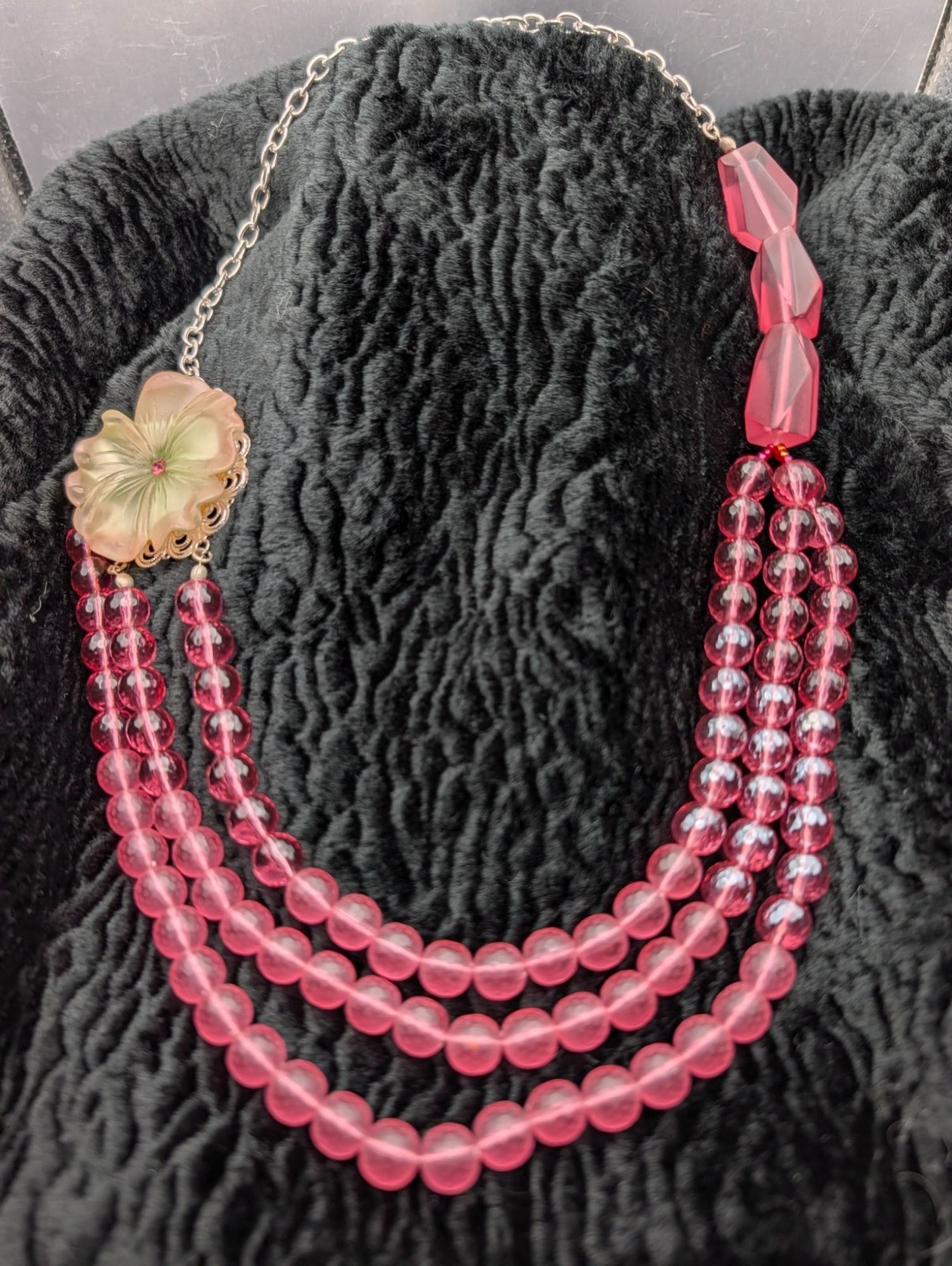 Vintage Pink Beaded Necklace With Carved Flower Pendant & Silver-Tone Filigree C