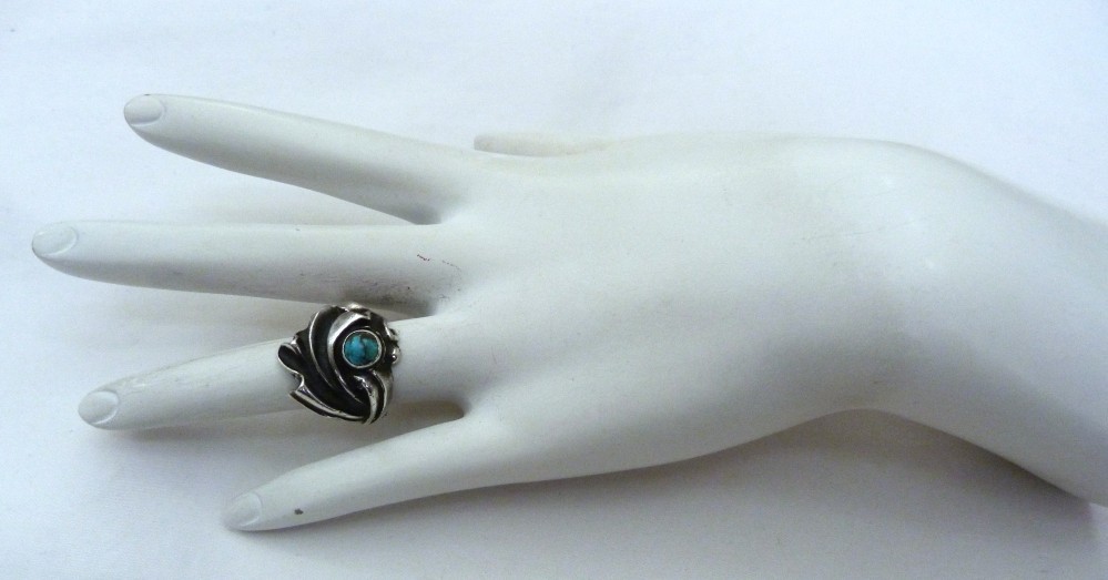 STERLING SILVER MODERN BRUTALIST RIBBON STYLE TURQUOISE GEMSTONE RING SIZE 5