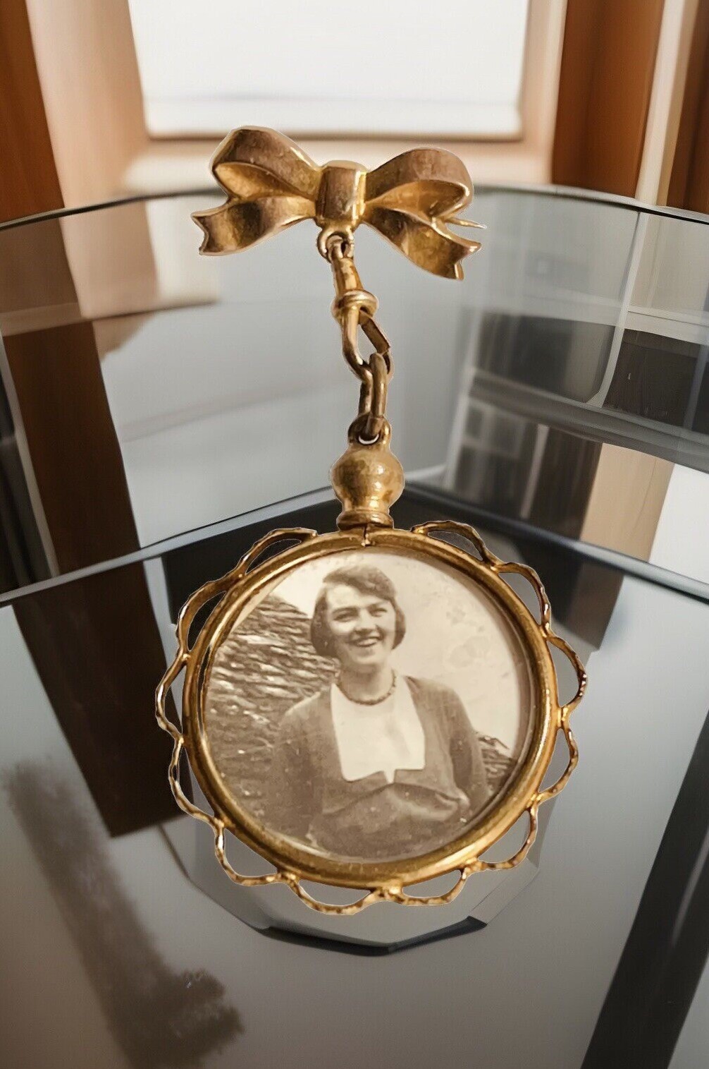 Antique A.J.C 9 Carat Gold Art Nouveau Double Portrait Photos Bow Pendant Brooch