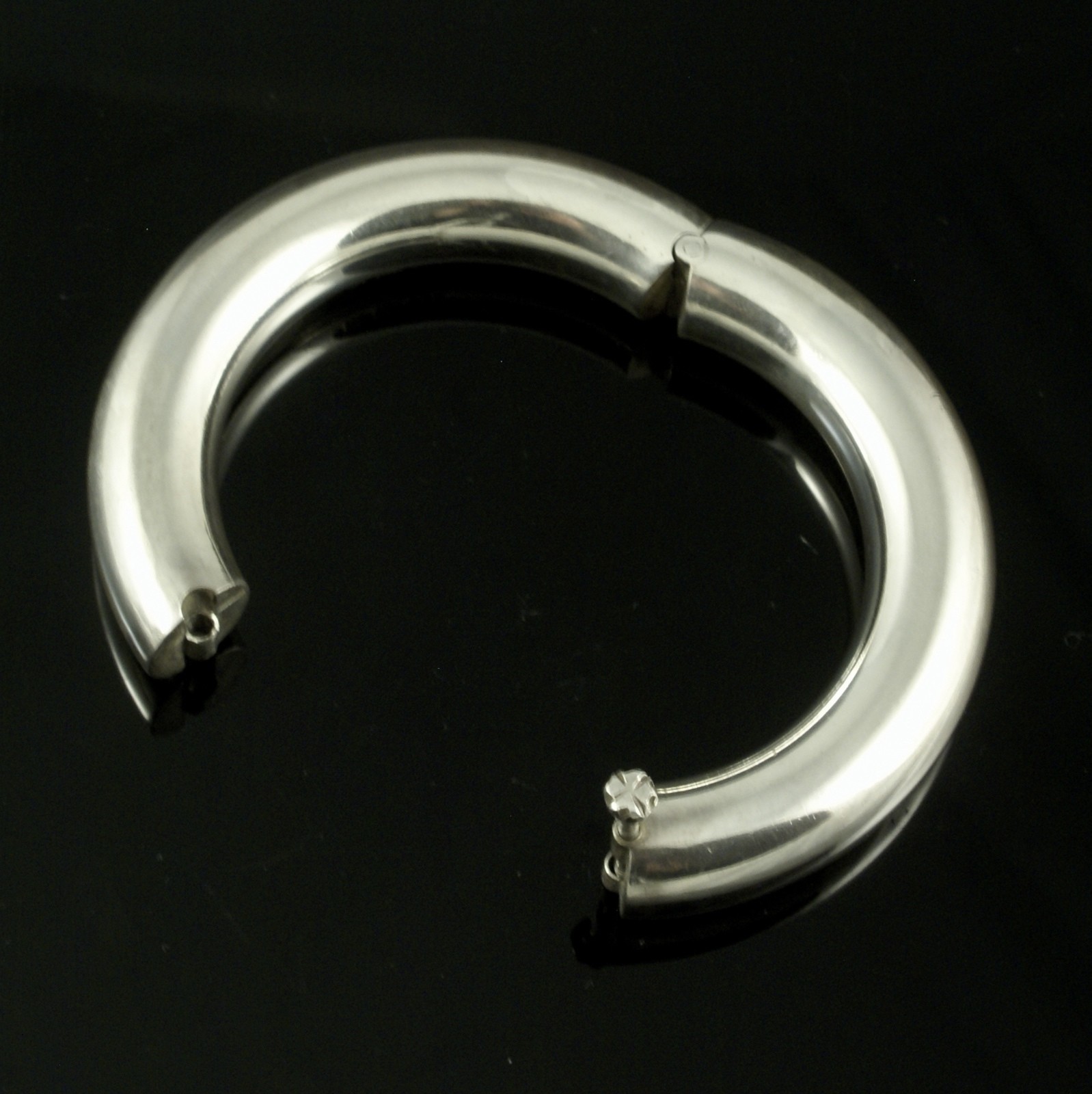 Georg Jensen Sterling Silver Hindged Bangle #251 – Kim Naver