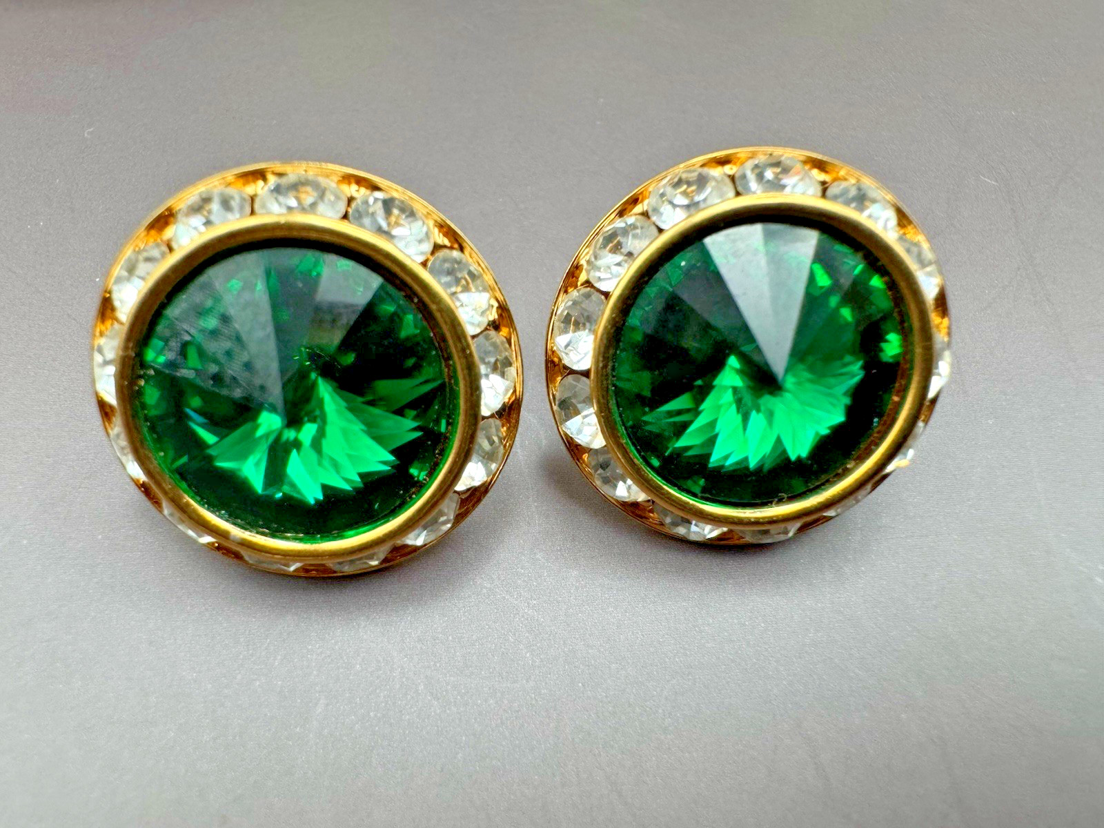 Vivid Green Rivoli Crystal Earrings Rhinestone Halo Button Studs Vintage 0.75”
