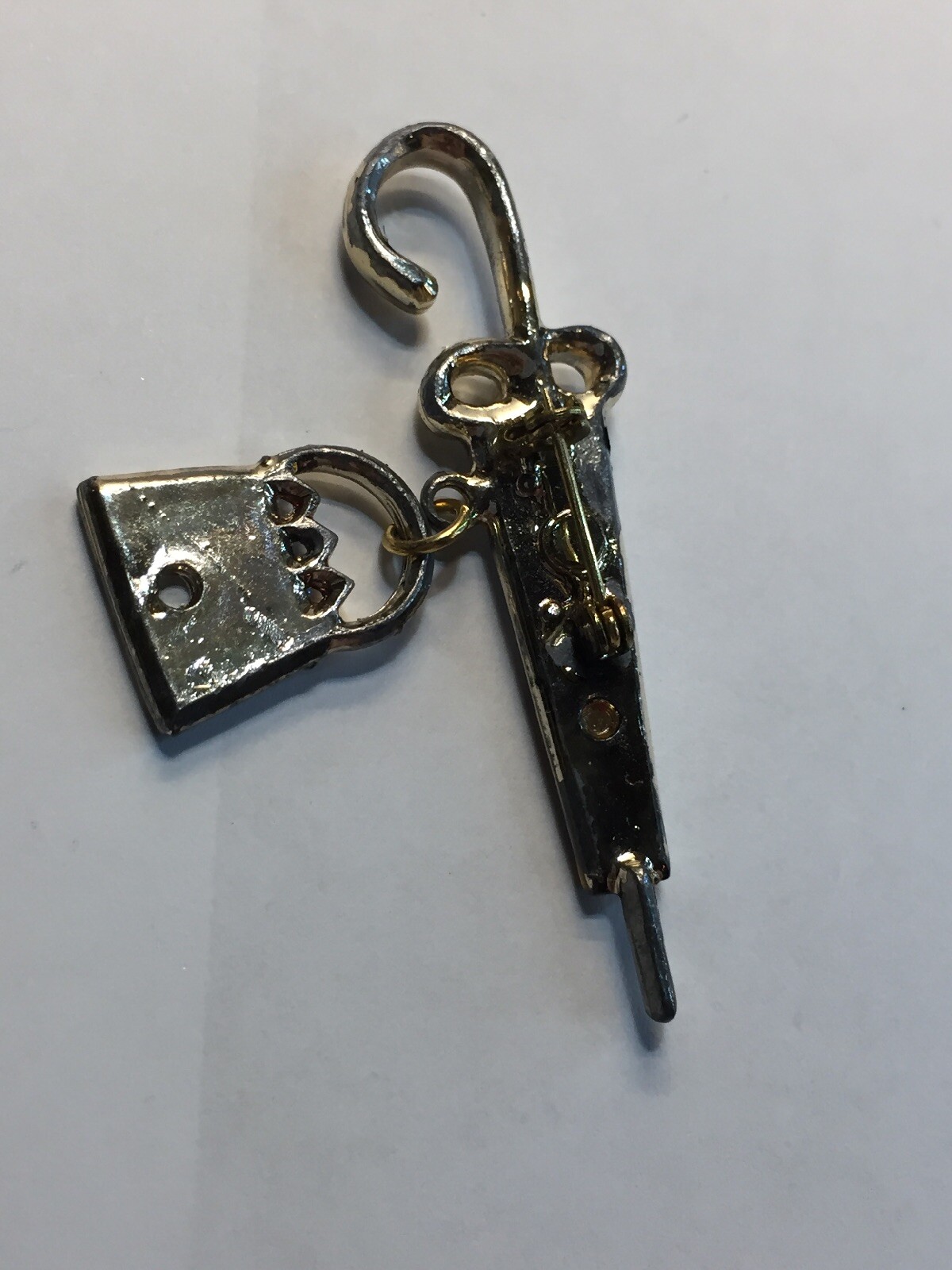 Vintage 2 3/8″ White Gold Enameled Umbrella w/Dangling Purse Brooch Pin