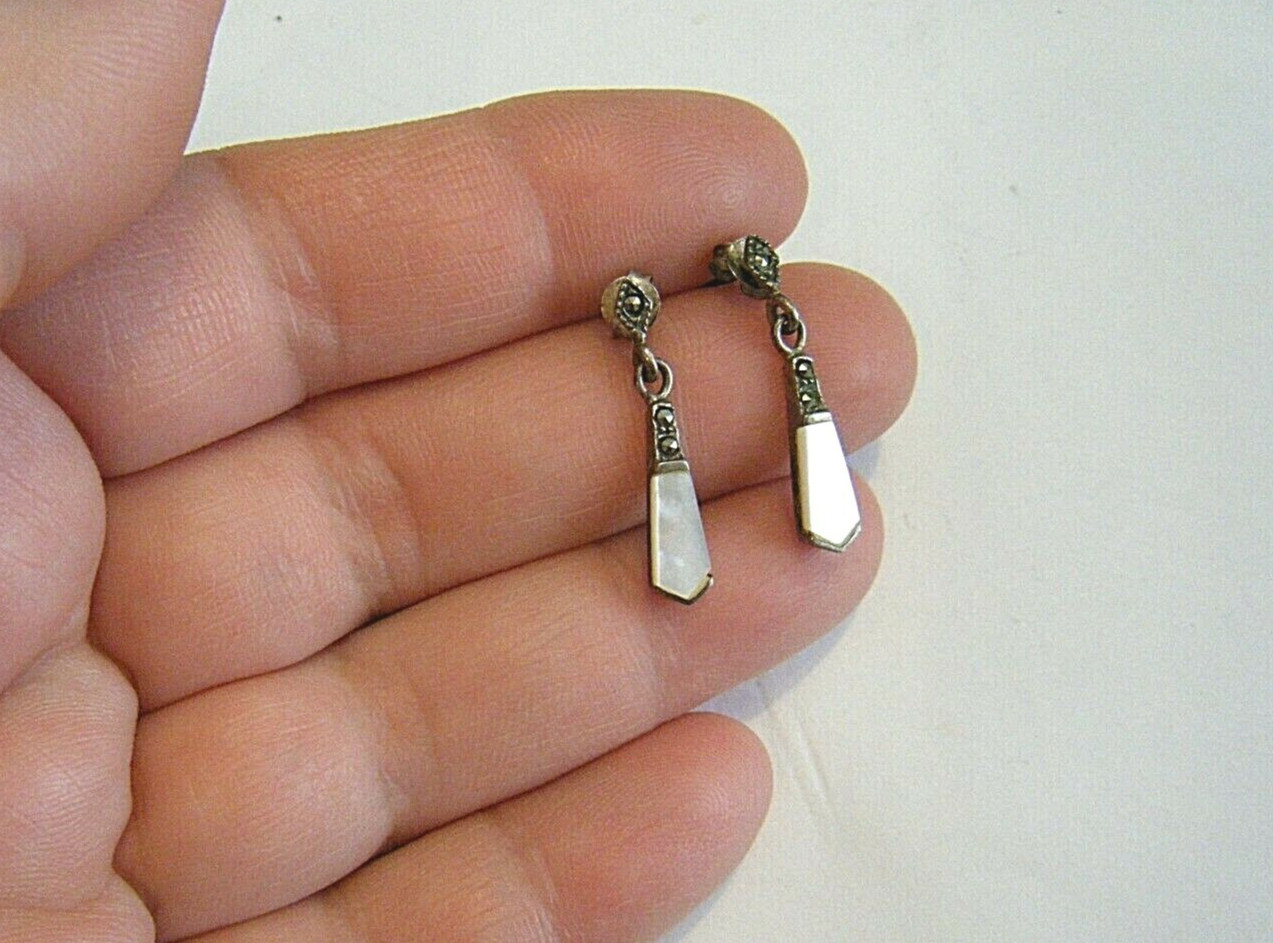 Small Vintage Classic Deco Elegant Sterling Silver MOP Shell Dangle Drop Earring