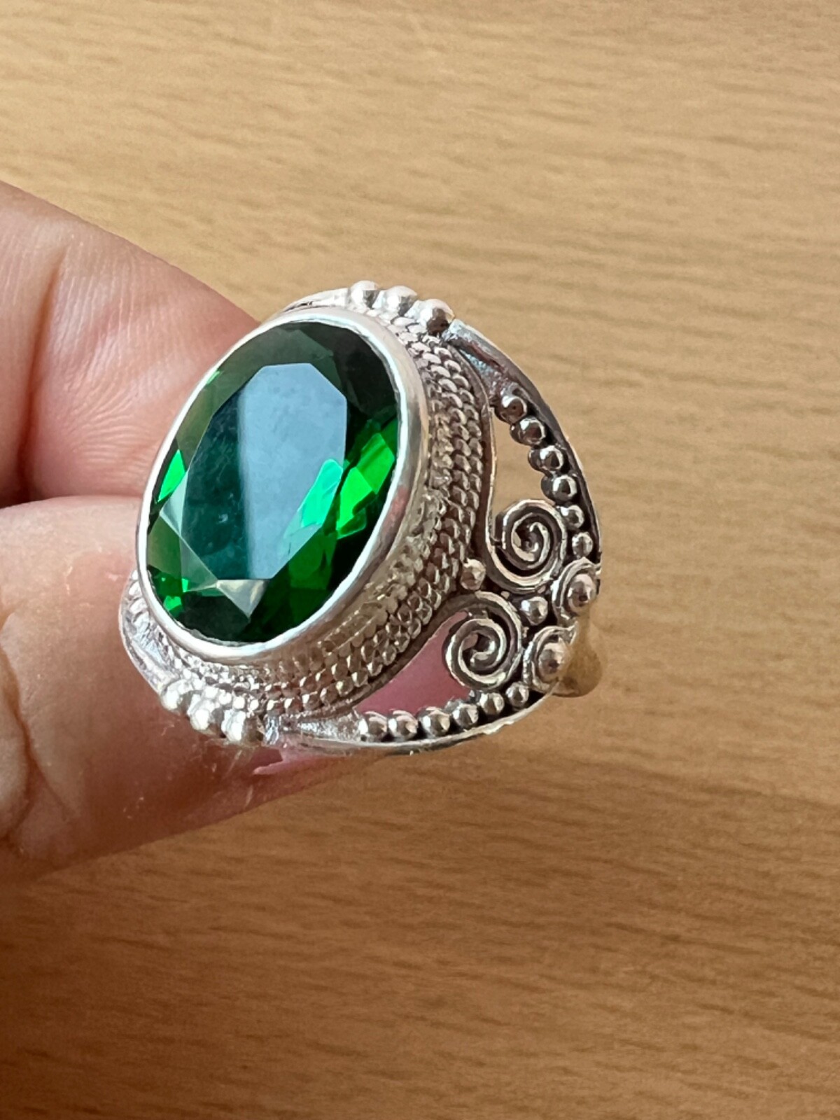 VINTAGE LARGE VIVID GREEN OVAL PASTE GLASS RING 925 STERLING SILVER ORNATE