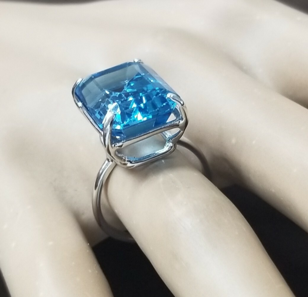 Vintage 14K White Gold Engagement Ring 14.57CT. Blue Topaz Rectangular Shape