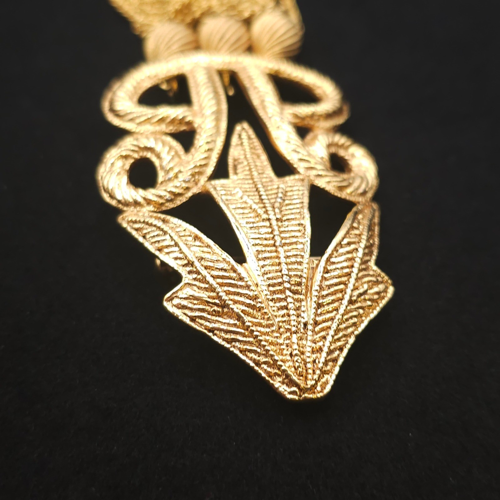 Designer Carol Dauplaise 4″ Tassel Brooch Statement Gold Tone Vtg Knot Dangle