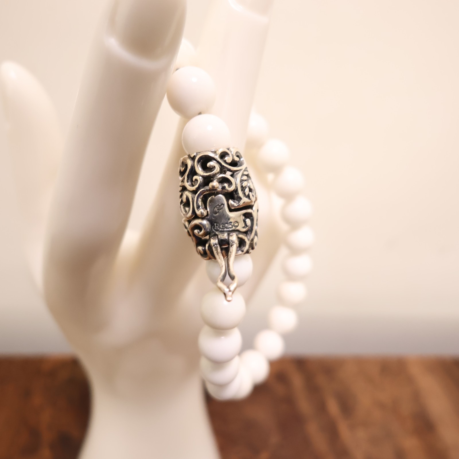 Carolyn Pollack bracelet Relios white agate beads silver magnetic clasp 6.75in
