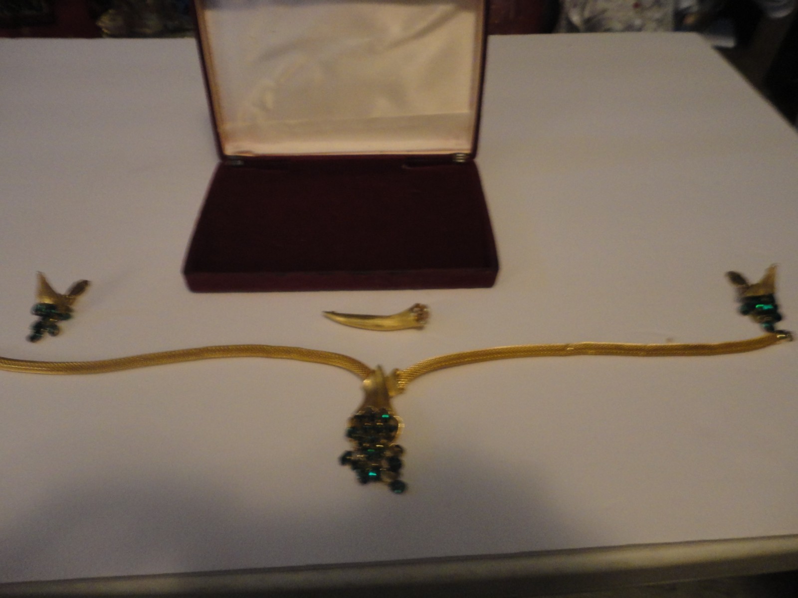 Vintage Estate Necklace & ER with Beautiful Emerald Green Sparkling Stones.