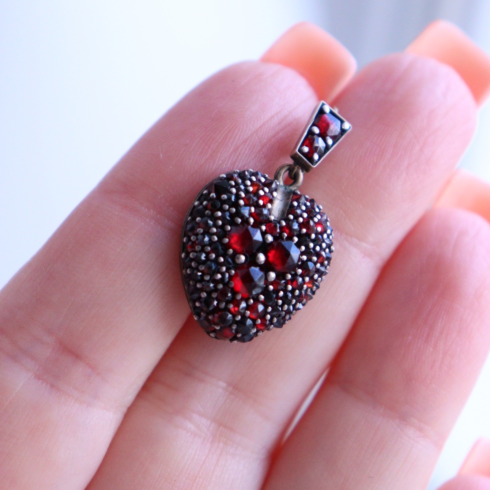 Antique Bohemian Garnet Heart Pendant Late 19ct – NO TARIFF