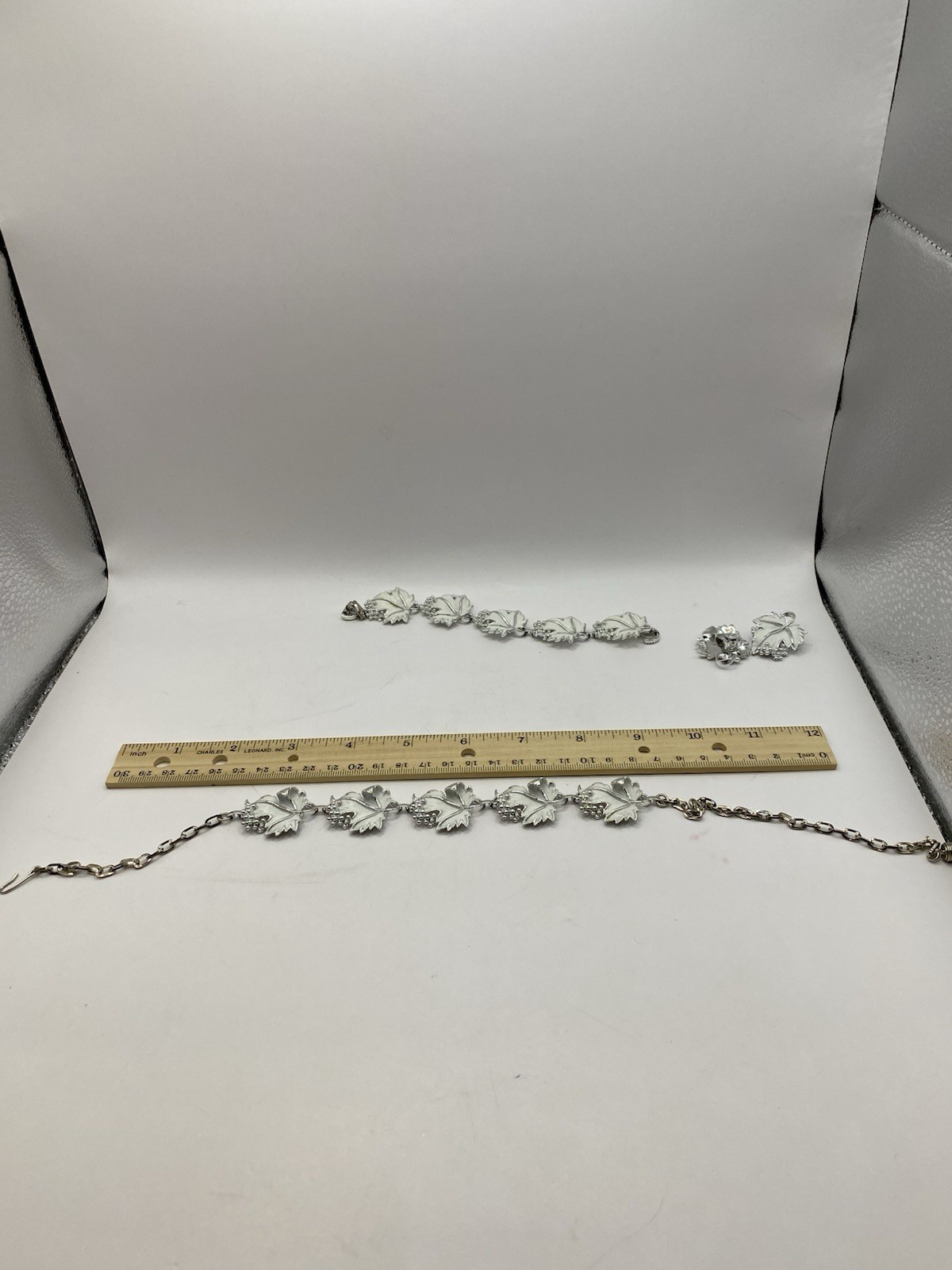 Vtg. Sarah Cov White Grape Leaf Parure Choker Necklace Clip Earrings Bracelet