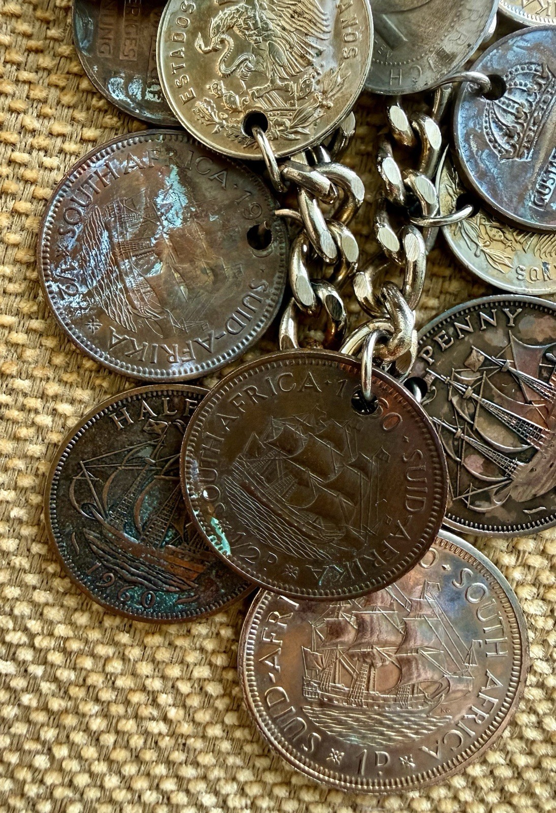 1 Vintage Foreign Coin Charm Bracelet With 15 Vintage Coins