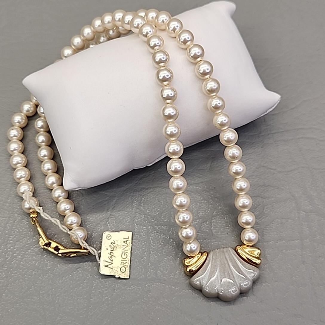 Vintage Napier Beaded Necklace White Faux Pearl Acrylic Shell Pendant 18″ NOS