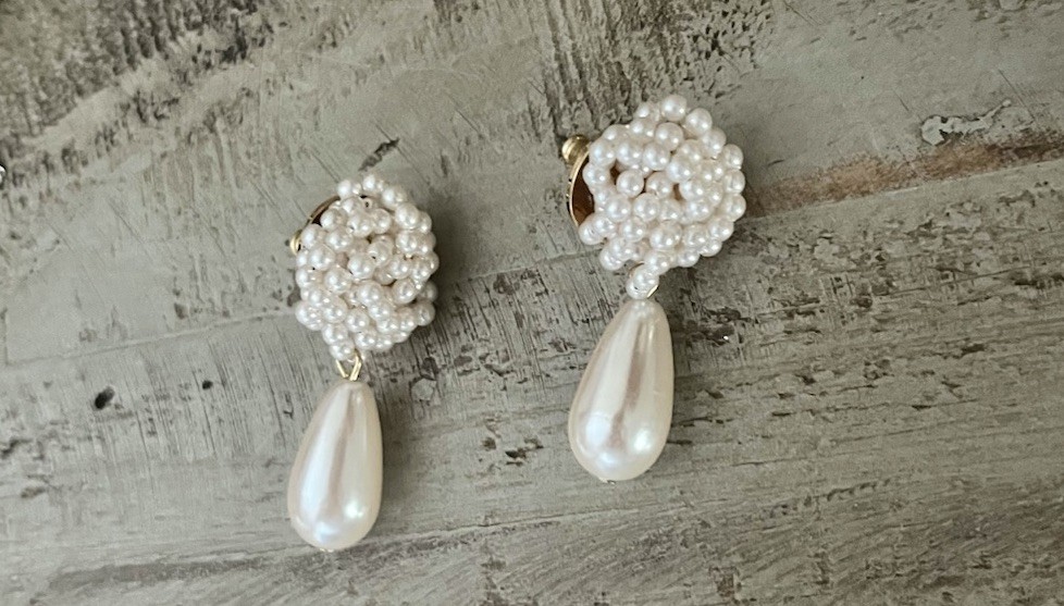 Vintage Beaded Ivory Peary Knot Teardrop Gold tone Earrings