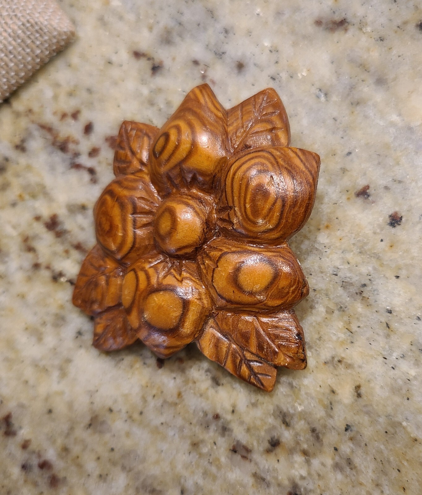 Vintage 2″ Wooden Flower Leaves Pin Brooch Hand carved Boho Earthy Holiday Nipa?