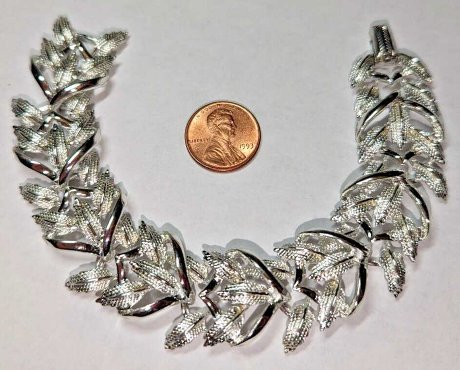 VINTAGE CORO BRACELET SIGNED ABOUT 7 1/2″ LONG