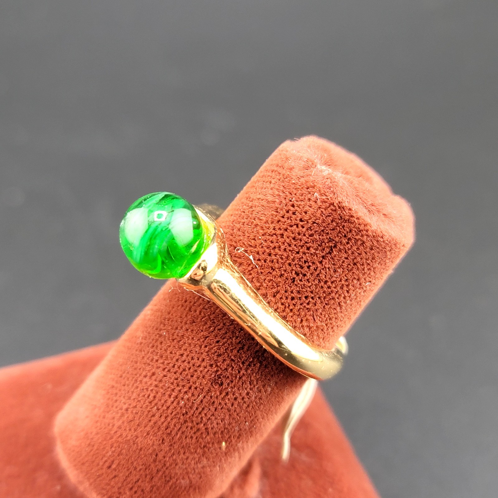 Vtg Sz 8 Ring Green Glass Bead Mogul Jewelry Unsigned ESPO Joseph Esposito