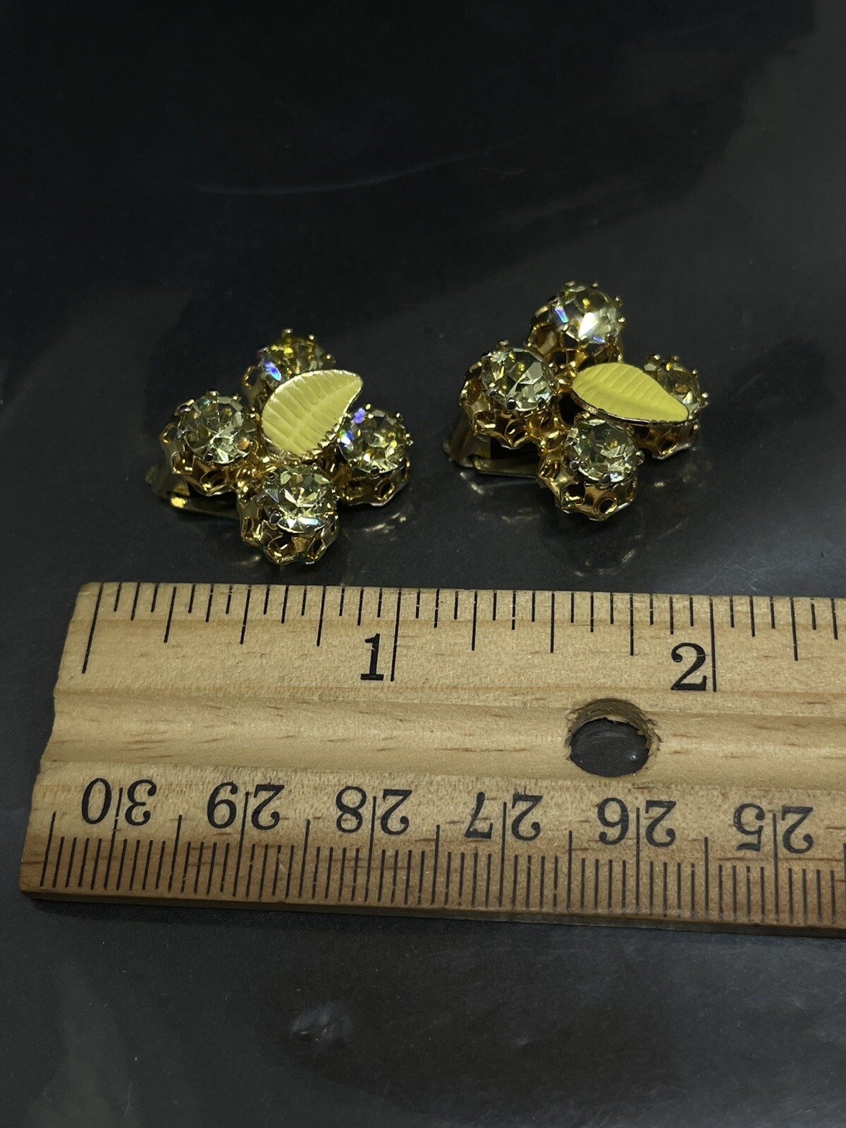 Vintage Yellow crystals yellow lucite leaf Austria Gold tone Clip on Earrings 1”