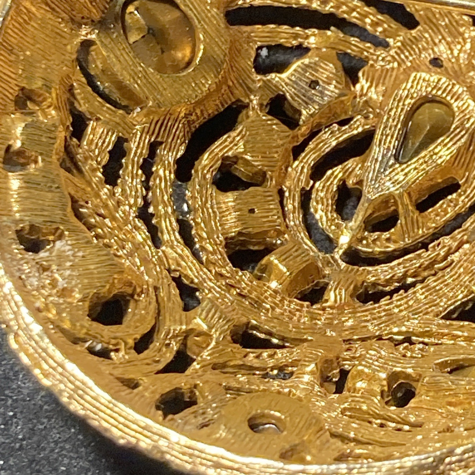 LaRoco 1950s Circular Brooch Colorful Gold Tone Rhinestones Textured Gold Plate