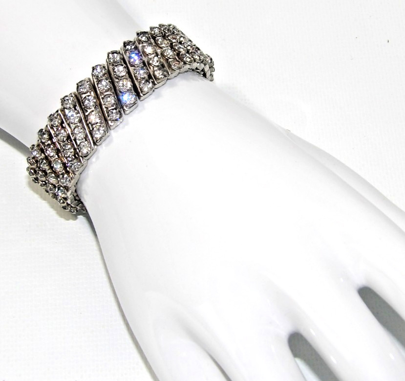 Vintage Mechanical Expanding Rhinestone Sweetheart Bracelet USA Fits 5″ to 6.75″