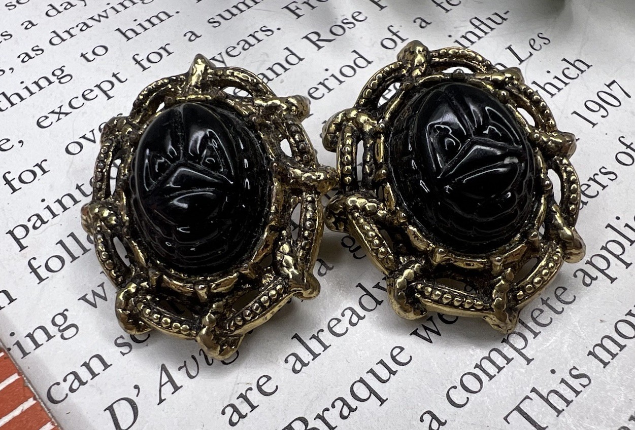 Vintage Oval Clip On Earrings Scarab & Brass Tone 60s Egyptian Revival Jewels 🖤