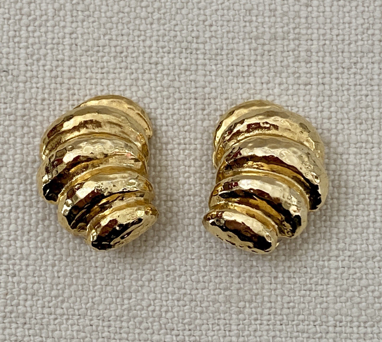 Vintage 80s Gay Boyer Clip On Statement Earrings Gold Tone Fluted Shell