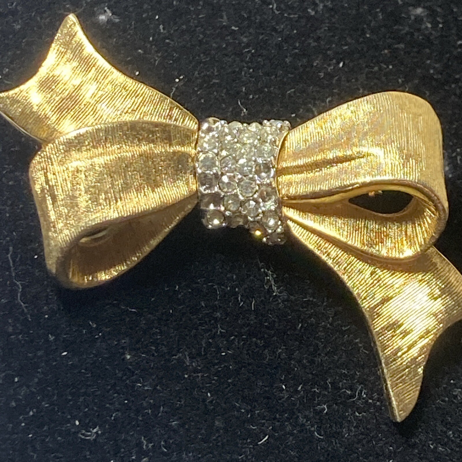 SIGNED MARVELLA Brooch Pin Clear Glass Rhinestones RARE 1.53″ w Pettit Gold tone