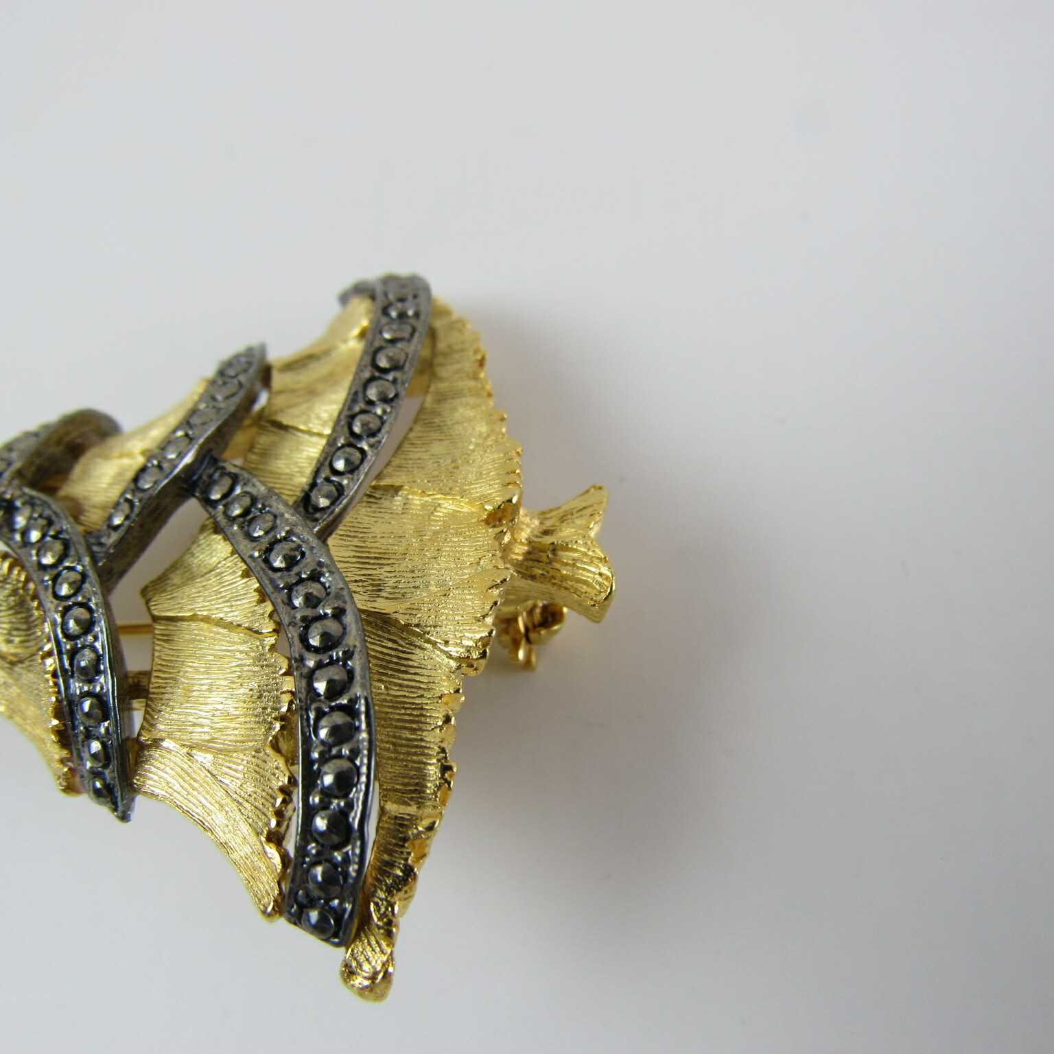 Vintage Christmas Tree Brooch Unsigned Beauty Collectible Jewelry Gift Keepsake