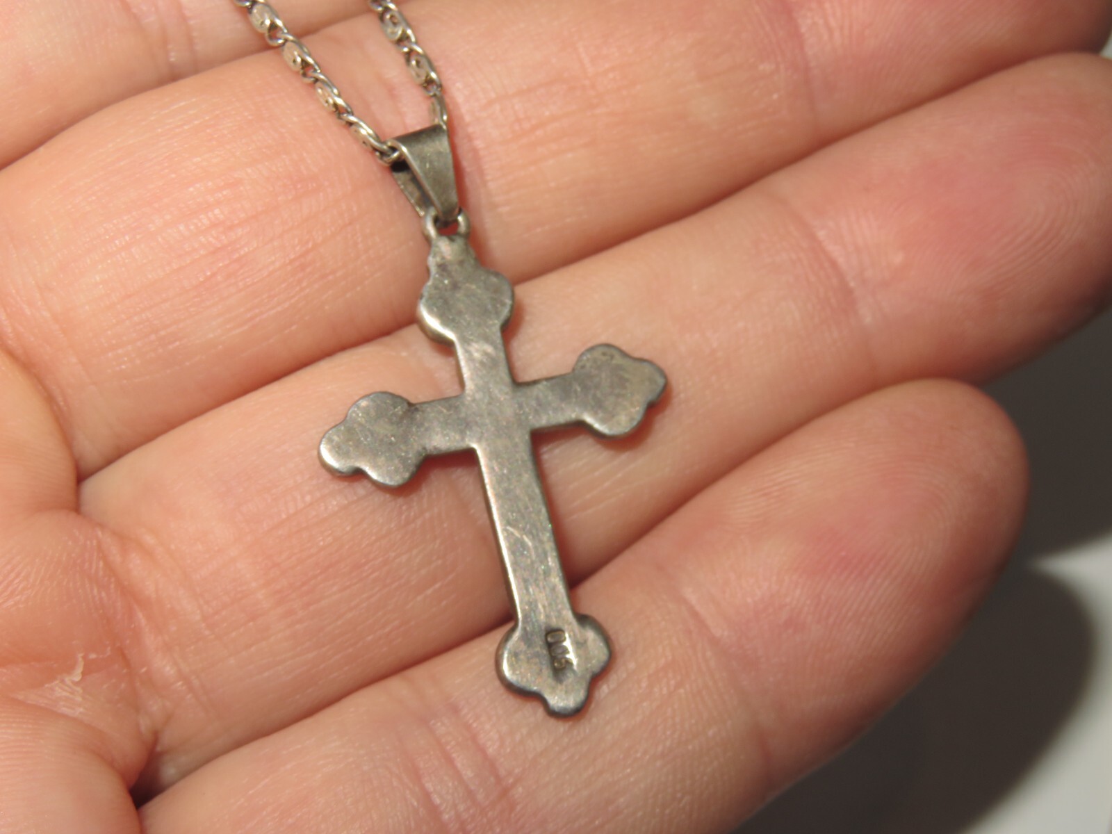 900 Silver Coral & Marcasite Cross Pendant & Sterling Silver Chain (4V)