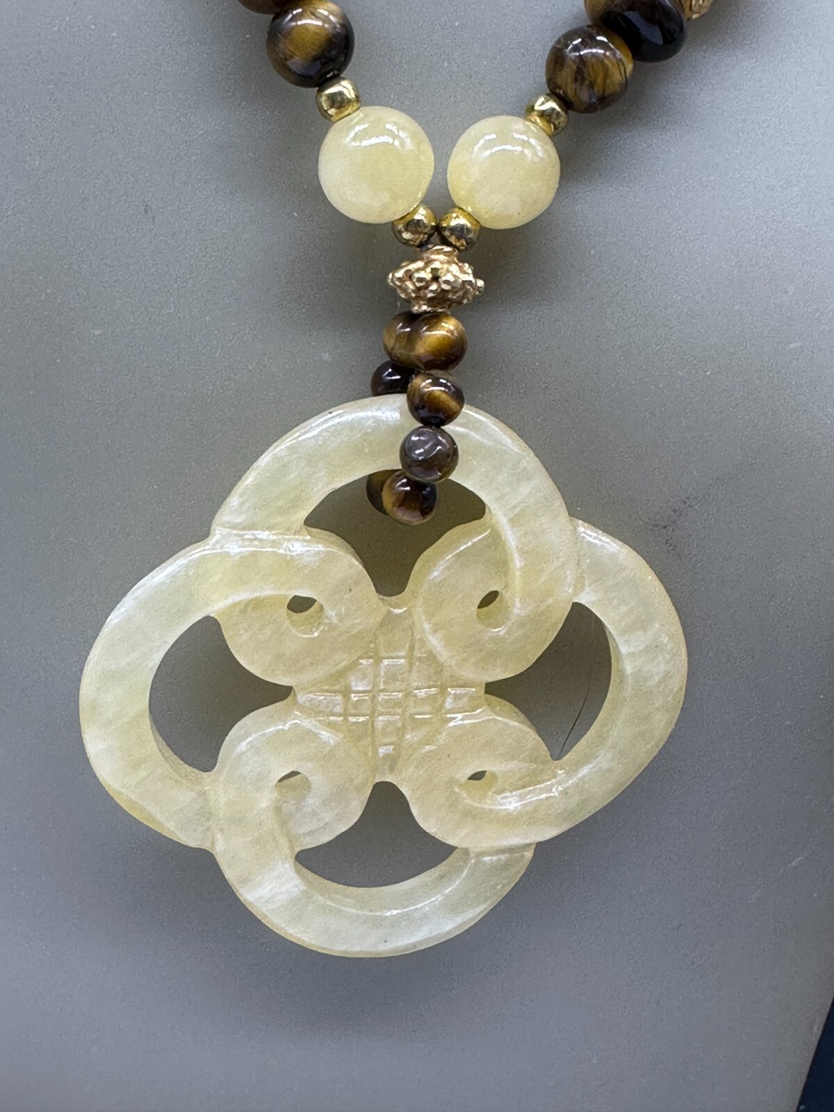 ESTATE TIGER’S EYE STONE YELLOW CARVED JADE BEAD PENDANT NECKLACE 22″ LONG