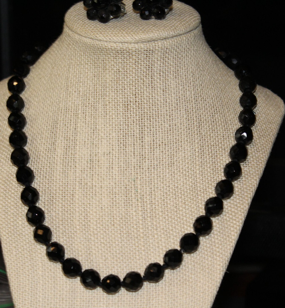 VTG BLACK FACETED GLASS BEAD NECKLACE AND CLUSTER CLIP EARRINGGS