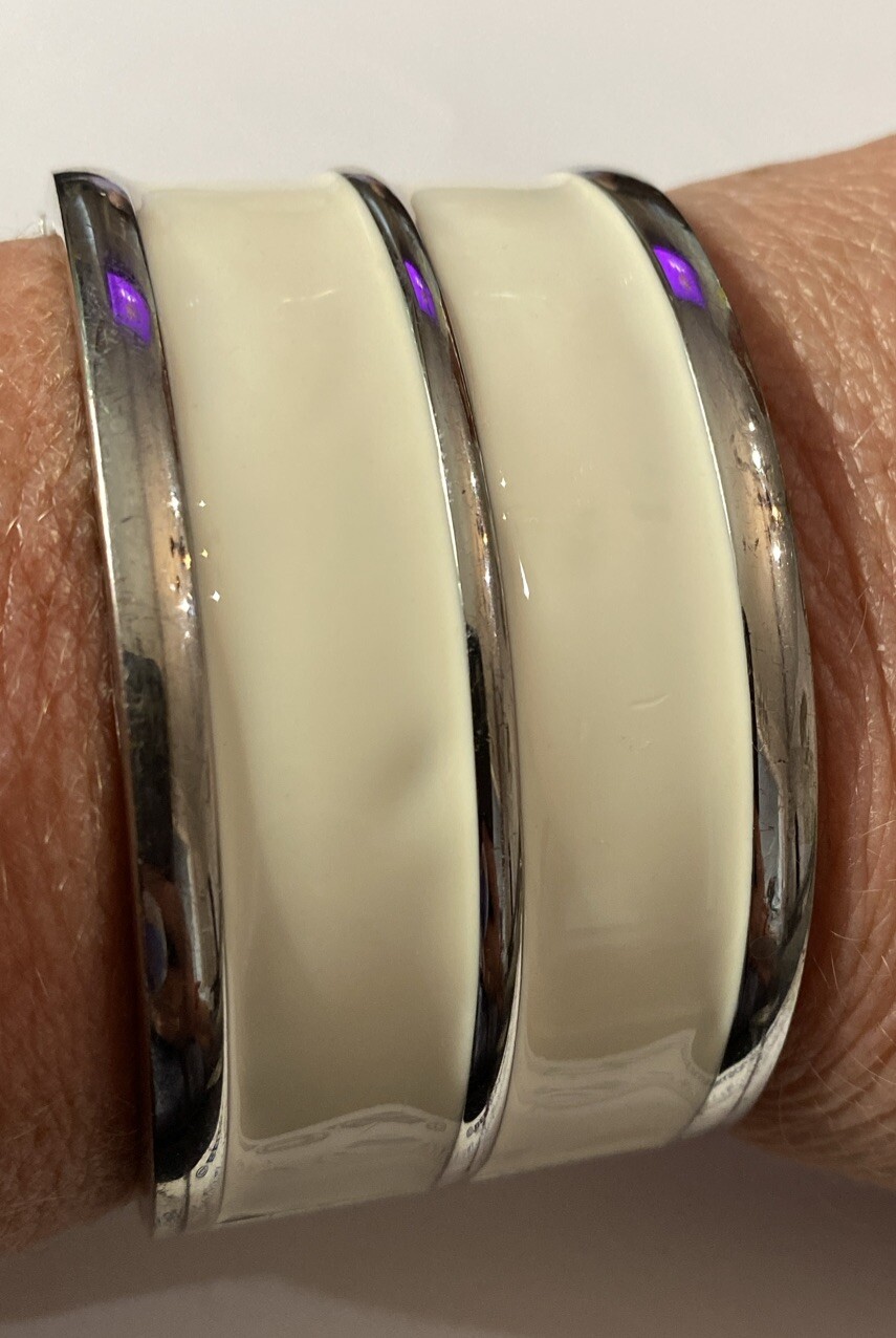 Vintage chunky wide enameled clamper bracelet white and silver