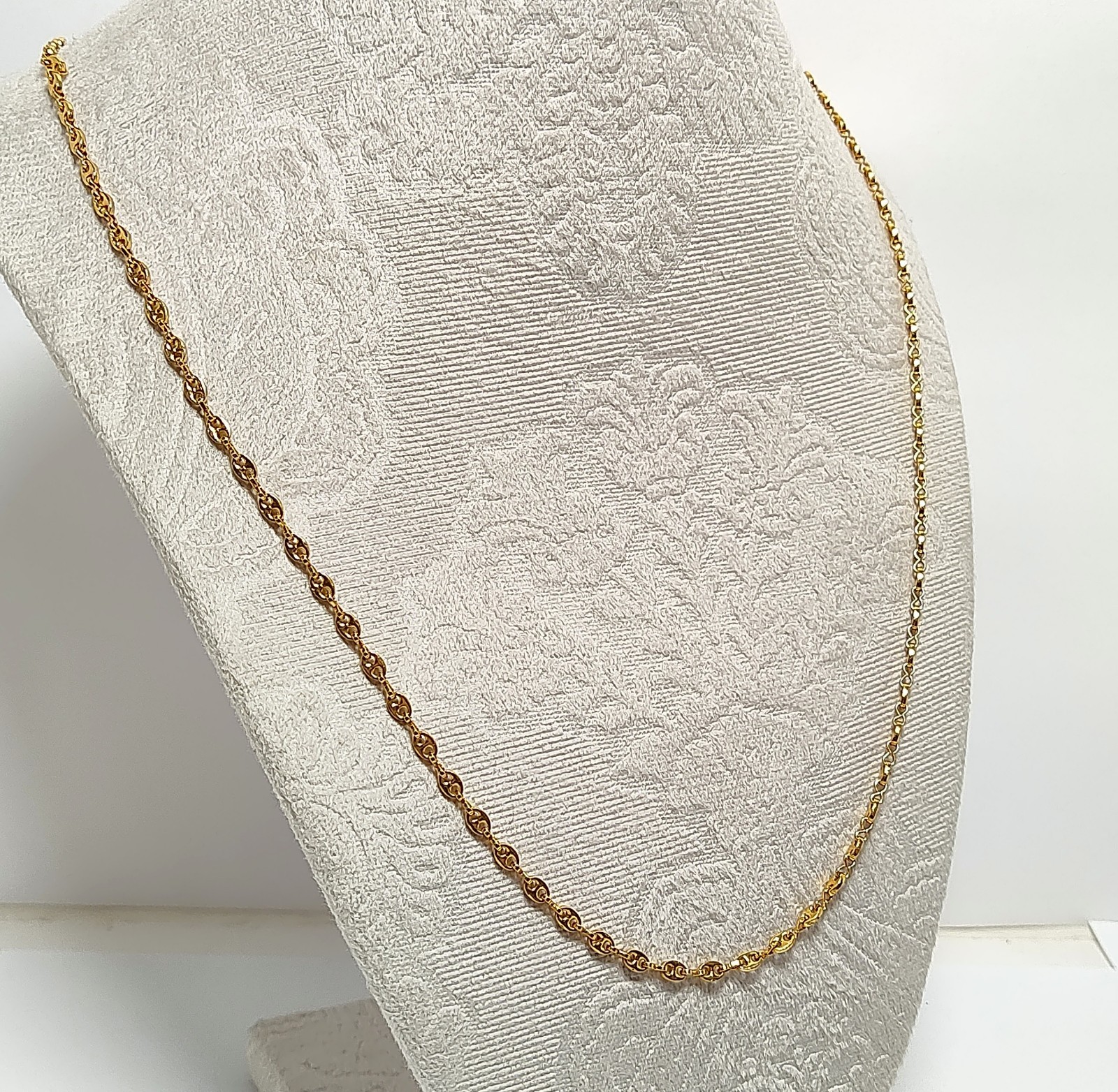 Beautiful Vintage signed MONET 24″ X-Long Gold Tone Chain Link Necklace