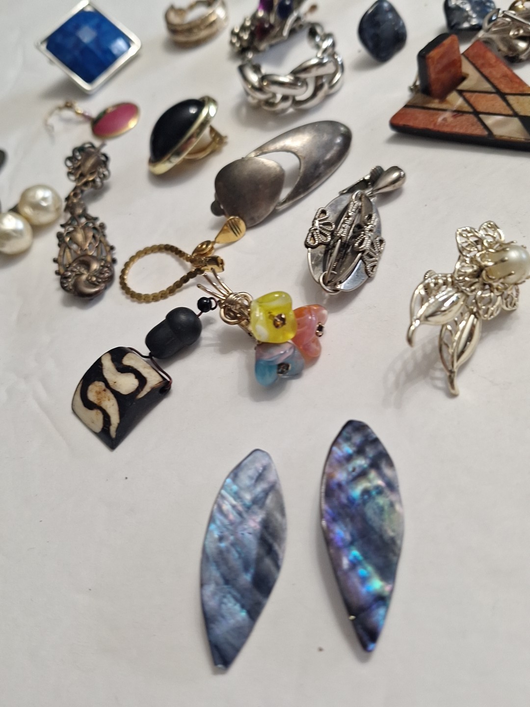 Costume Jewelry Earring Lot 40 pc pre-owned SINGLES AND PAIRS. AS IS . JZ