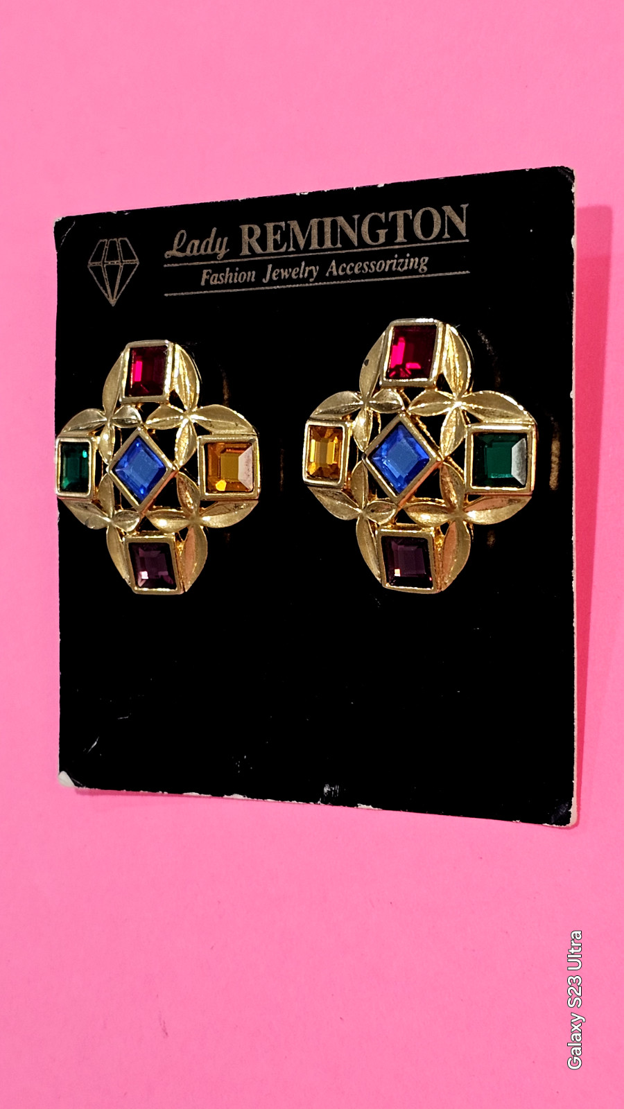 VINTAGE LADY REMINGTON earing pendent & pin set gold tone, colored square stones